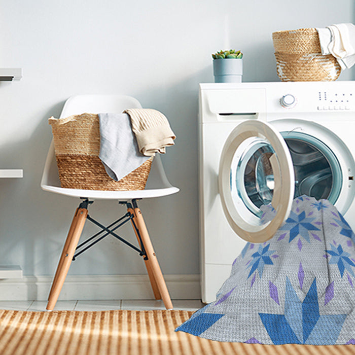 Machine Washable Transitional Pale Blue Lily Blue Rug in a Washing Machine, wshpat1087