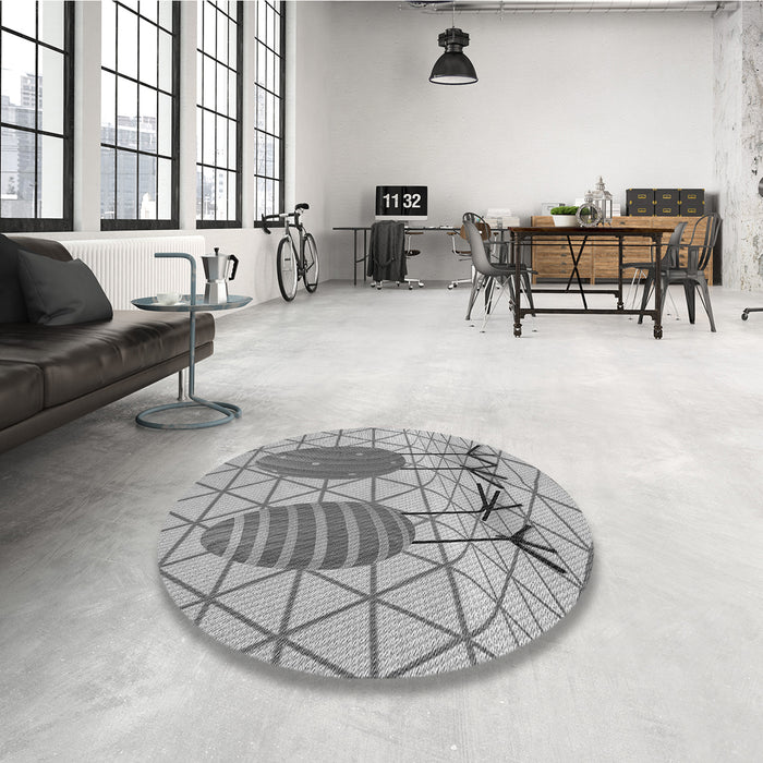 Round Patterned Silver Gray Rug in a Office, pat1088gry