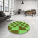 Round Patterned Oak Brown Rug in a Office, pat1115grn