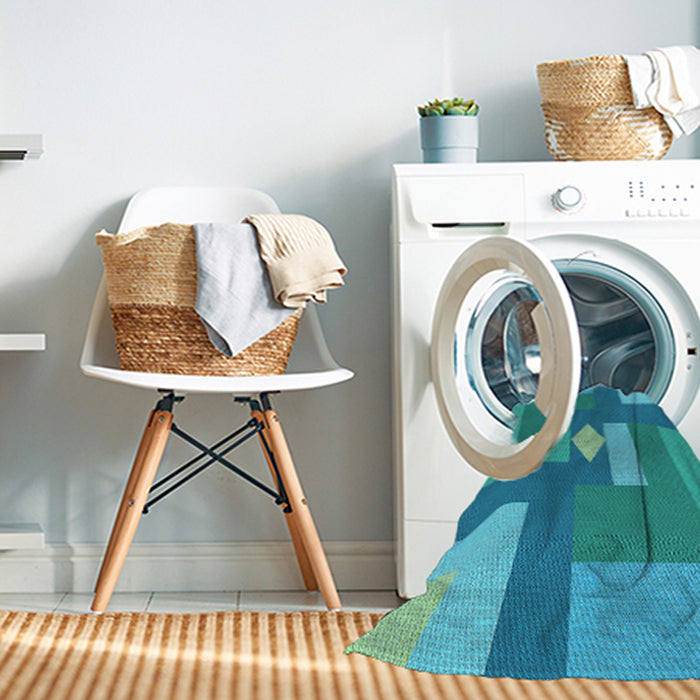 Machine Washable Transitional Bright Turquoise Blue Rug in a Washing Machine, wshpat1131lblu