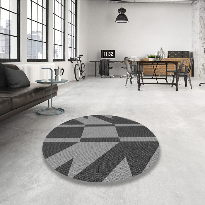 Round Patterned Black Rug in a Office, pat1139gry