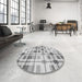 Round Patterned Gray Rug in a Office, pat1155gry