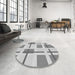 Round Patterned Gray Rug in a Office, pat1157gry