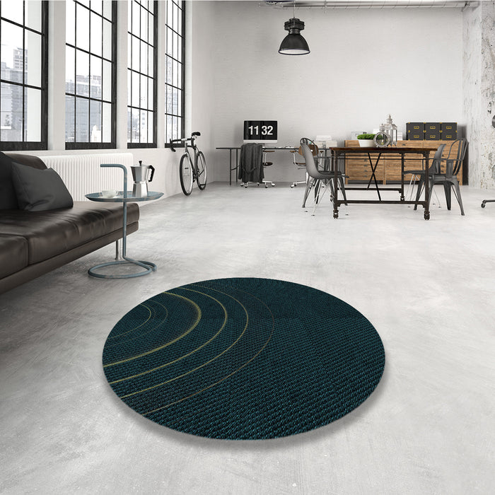 Round Patterned Black Rug in a Office, pat116lblu