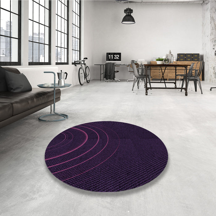Round Patterned Black Rug in a Office, pat116pur