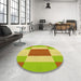 Round Patterned Green Rug in a Office, pat1164yw