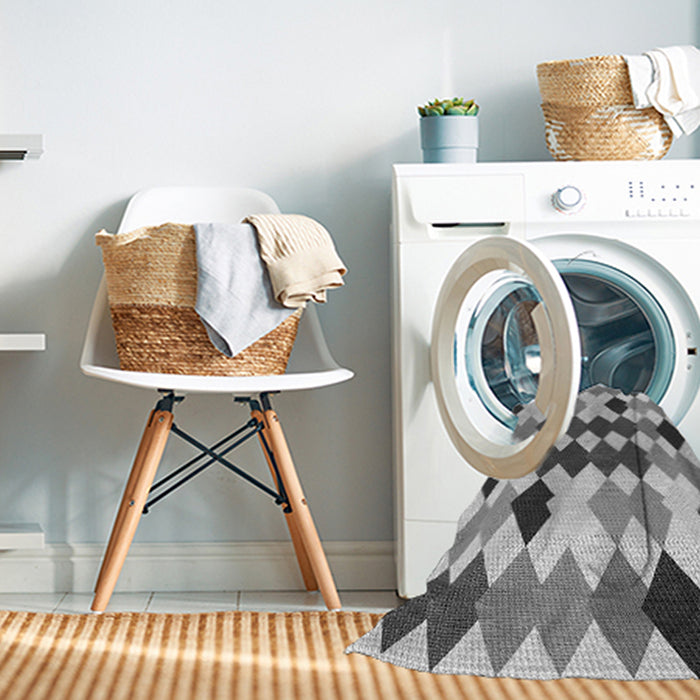 Machine Washable Transitional Platinum Silver Gray Rug in a Washing Machine, wshpat1170gry