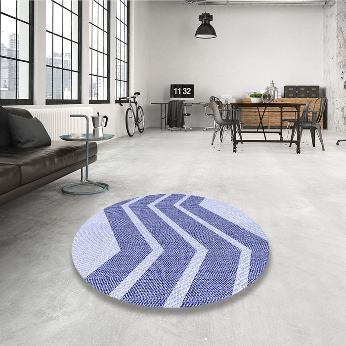 Round Patterned Blue Rug in a Office, pat1178blu