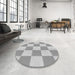 Round Patterned Gray Rug in a Office, pat1190gry