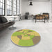 Round Patterned Caramel Brown Rug in a Office, pat1204brn