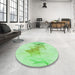 Round Patterned Light Green Rug in a Office, pat123grn