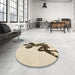 Round Patterned Vanilla Gold Rug in a Office, pat1232brn