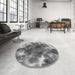 Round Patterned Gray Rug in a Office, pat1238gry