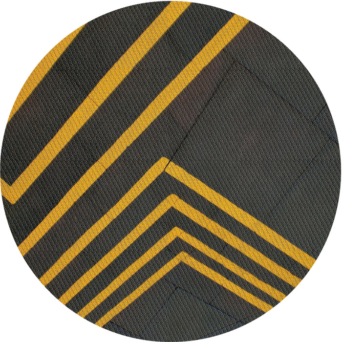 Sideview of Patterned Mid Gray Novelty Rug, pat1243