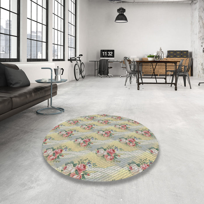 Round Patterned Dark Almond Brown Novelty Rug in a Office, pat1267