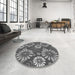 Round Patterned Dark Gray Rug in a Office, pat1285gry