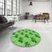 Round Patterned Emerald Green Rug in a Office, pat1287grn