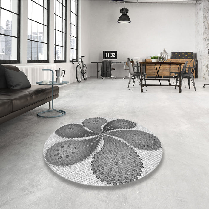 Round Patterned Smokey Gray Rug in a Office, pat1308gry