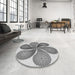 Round Patterned Smokey Gray Rug in a Office, pat1308gry