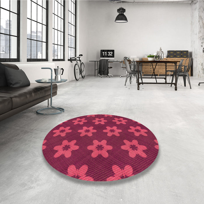 Round Patterned Crimson Red Rug in a Office, pat1318org