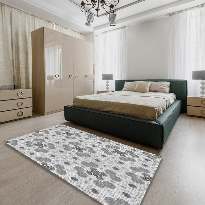 Patterned Gunmetal Gray Rug in a Bedroom, pat1331gry