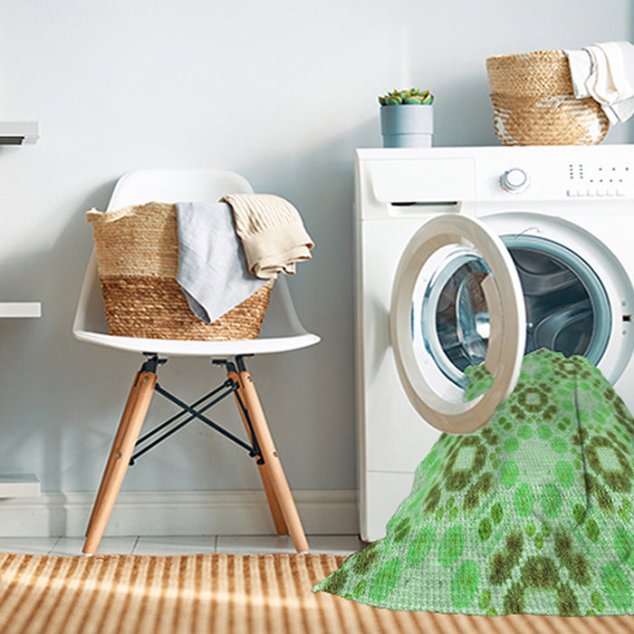 Machine Washable Transitional Green Rug in a Washing Machine, wshpat1332grn