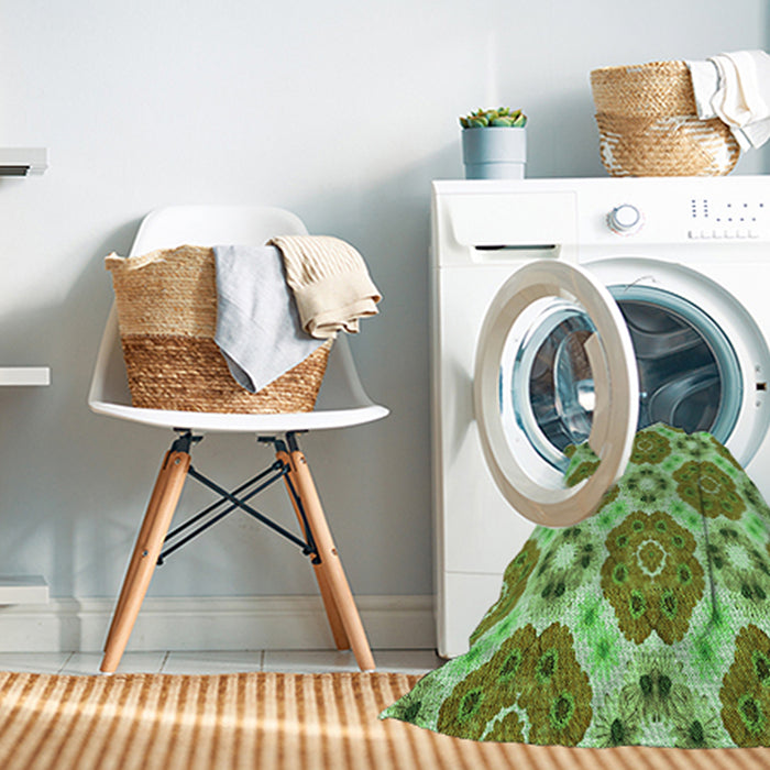 Machine Washable Transitional Green Rug in a Washing Machine, wshpat1336grn