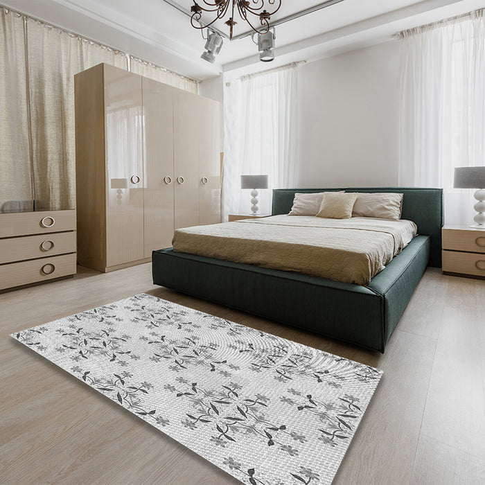 Patterned Platinum Gray Rug in a Bedroom, pat1338gry