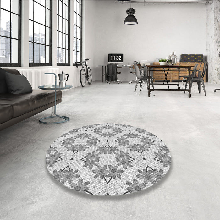 Round Patterned Gunmetal Gray Rug in a Office, pat1339gry