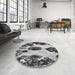 Round Patterned Silver Gray Rug in a Office, pat1363gry