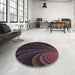 Round Patterned Mid Gray Modern Rug in a Office, pat1375