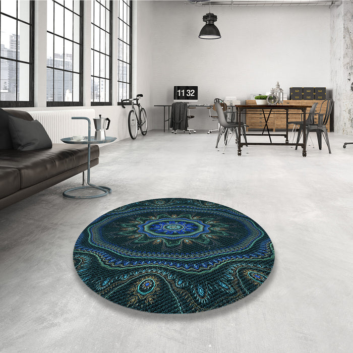 Round Patterned Black Rug in a Office, pat1379lblu