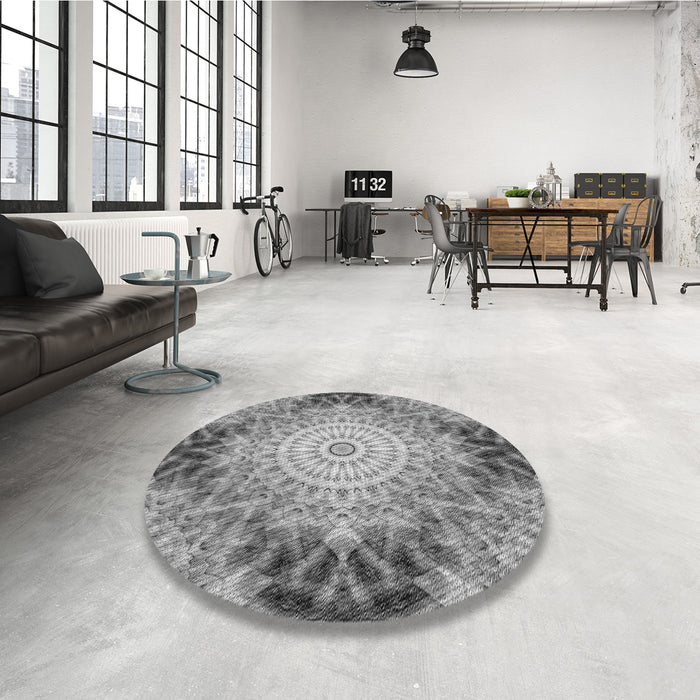 Round Patterned Cloud Gray Rug in a Office, pat1393gry
