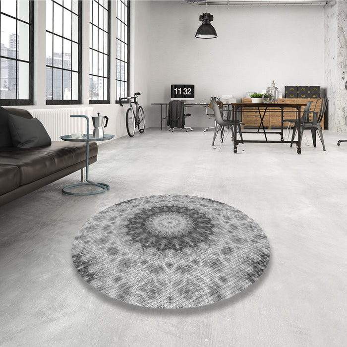 Round Patterned Smokey Gray Rug in a Office, pat1394gry