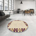 Round Patterned Golden Blonde Gold Rug in a Office, pat1411brn