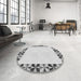 Round Patterned Gray Rug in a Office, pat1411gry