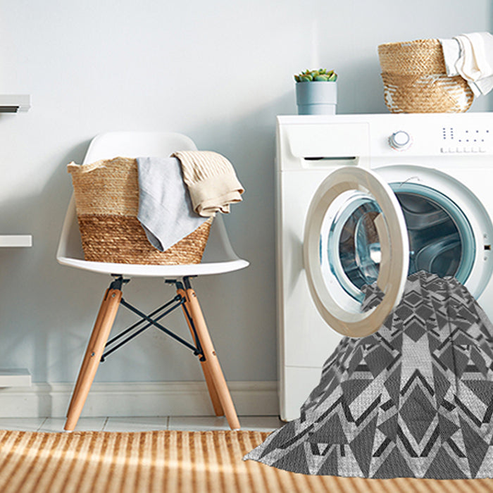 Machine Washable Transitional Silver Gray Rug in a Washing Machine, wshpat1449gry