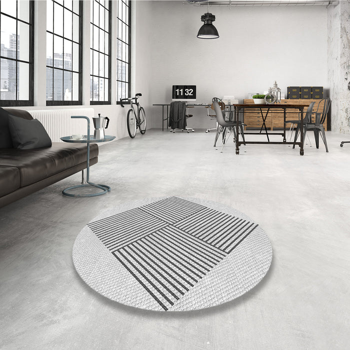Round Patterned Platinum Gray Rug in a Office, pat1473gry