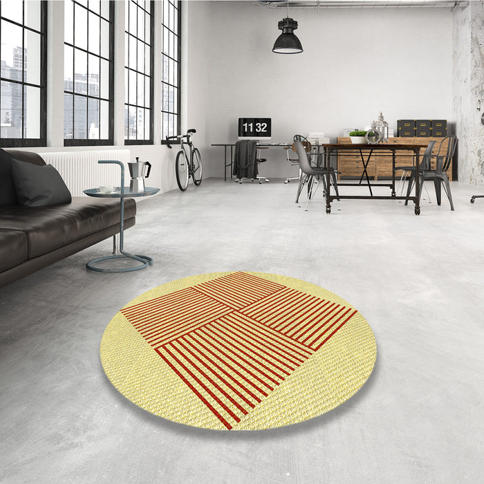 Round Patterned Sun Yellow Rug in a Office, pat1473yw