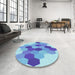 Round Patterned Blue Rug in a Office, pat1492lblu