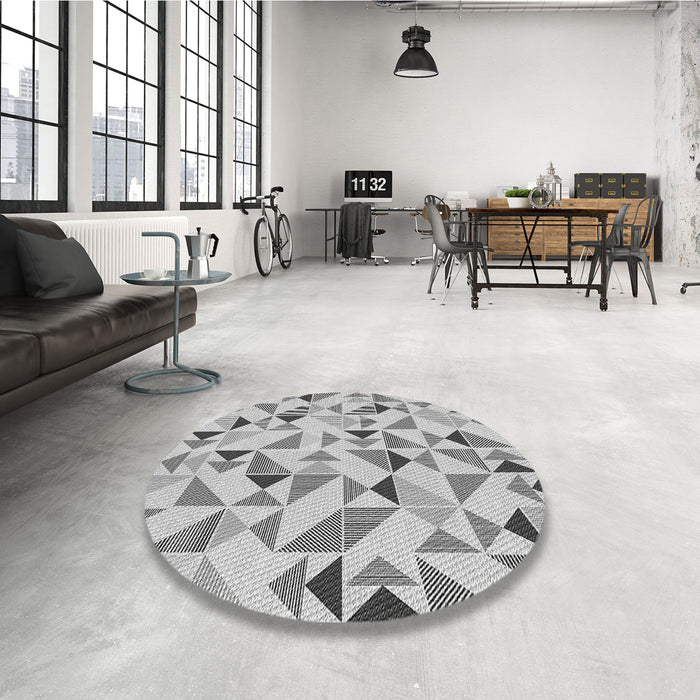 Round Patterned Silver Gray Rug in a Office, pat1505gry