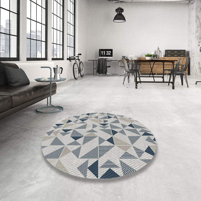 Round Patterned Gray Novelty Rug in a Office, pat1505