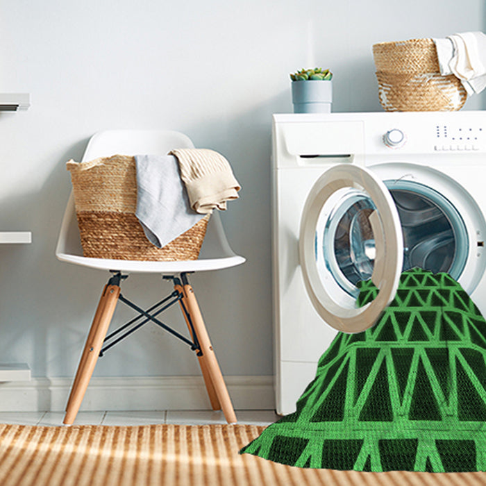 Machine Washable Transitional Deep Emerald Green Rug in a Washing Machine, wshpat1539grn