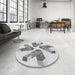 Round Patterned Gray Rug in a Office, pat1547gry