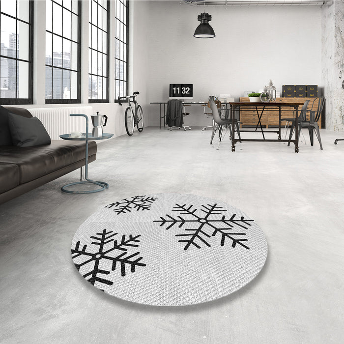 Round Patterned Gray Rug in a Office, pat160gry