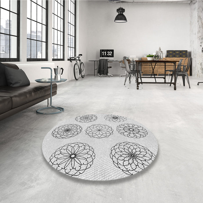Round Patterned Platinum Gray Rug in a Office, pat1619gry