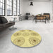 Round Patterned Sun Yellow Rug in a Office, pat1619yw