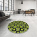 Round Patterned Mid Gray Abstract Machine Washable Rug in a Office, wshpat1642