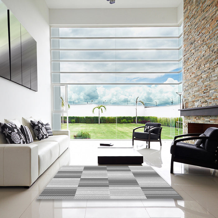 Square Patterned Gray Rug in a Living Room, pat1649gry