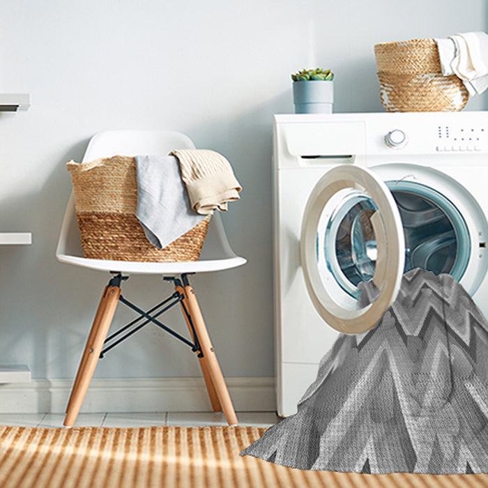 Machine Washable Transitional Platinum Gray Rug in a Washing Machine, wshpat1689gry